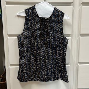 Very nice Ralph Lauren pull over sleeveless blouse.
